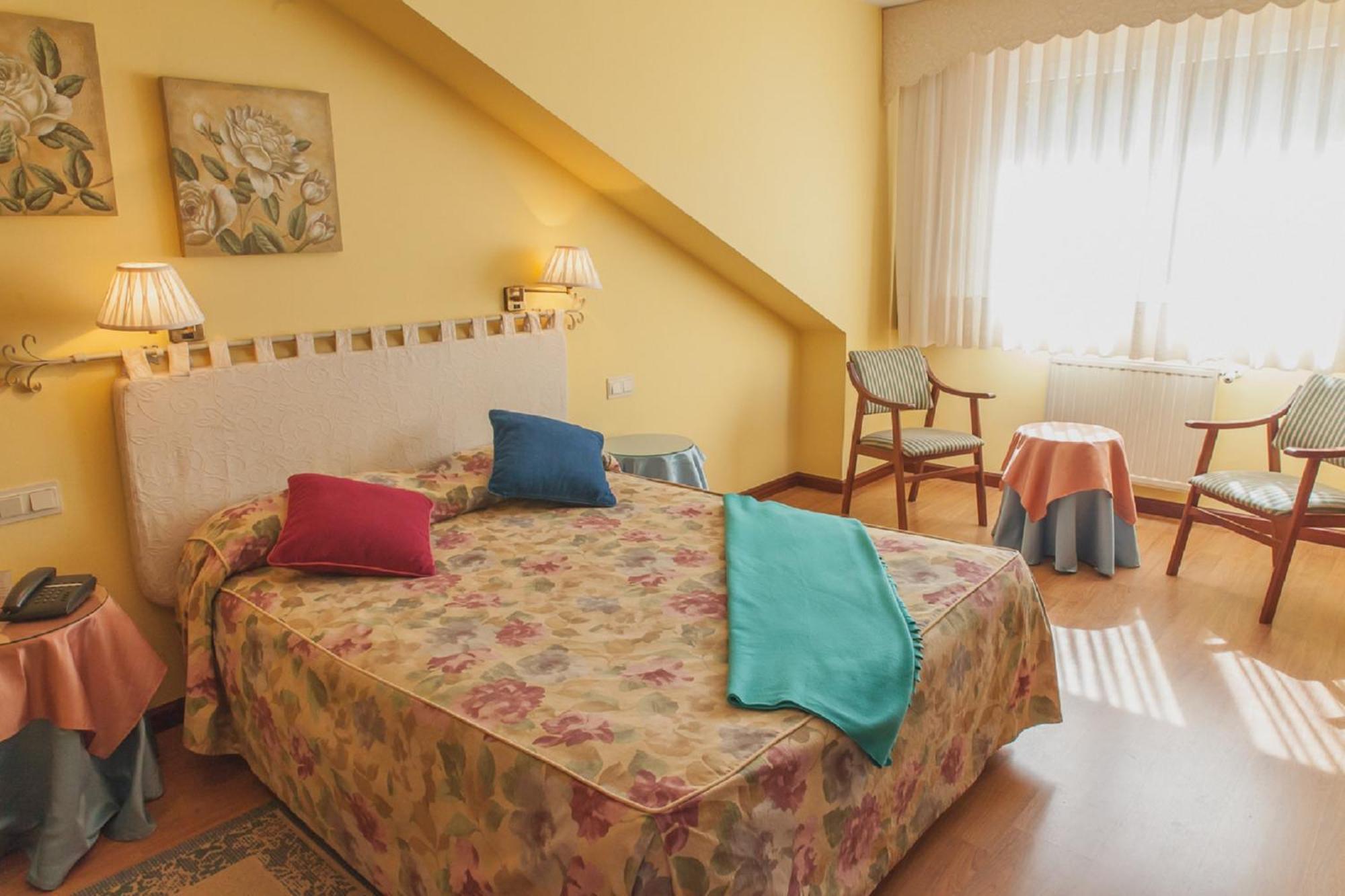 Hotel Y Casona El Carmen Perlora Rum bild